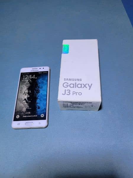 Samsung j3 pro with box 0