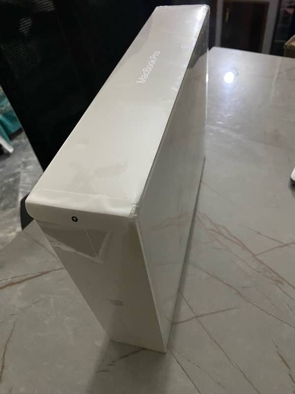 Macbook Pro M1 16gb 1TB 14 Inch 3