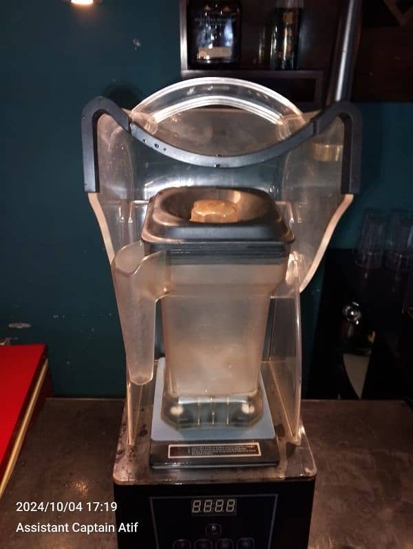 Commercial Blender machine. 7