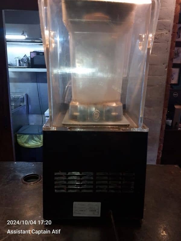 Commercial Blender machine. 11