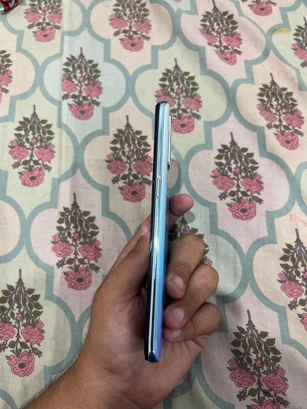 OPPO f15 1