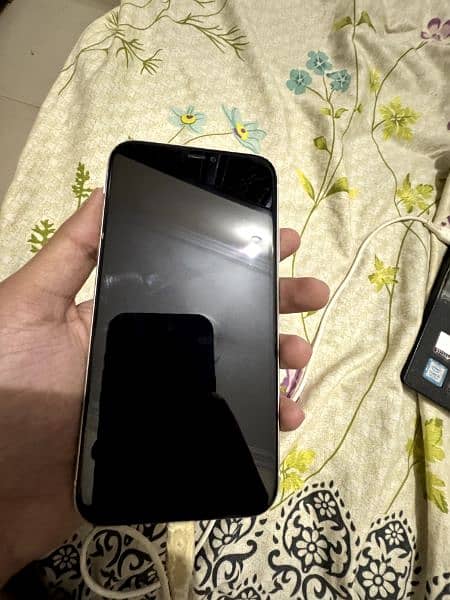 iphone 11 64gb pta with box 1