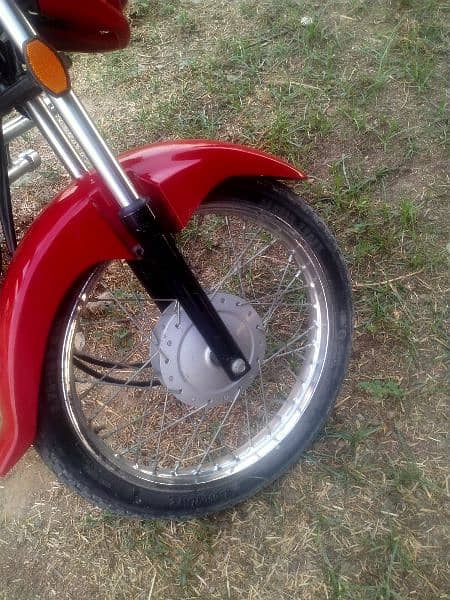 Honda prider lush condition Red color 4