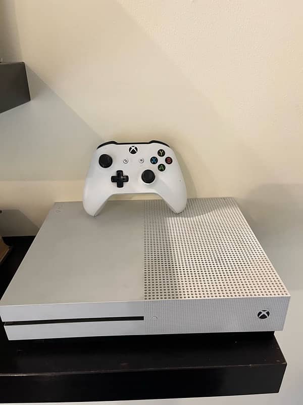 Xbox One S (barely used) 1