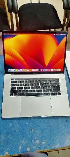 Mazy Kroo Apple MacBook Pro 2017 15"
 i7 3.1Gz
16GB
512G