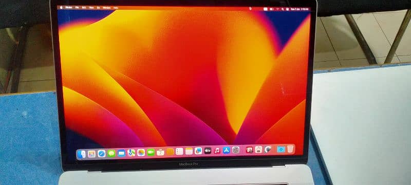 Mazy Kroo Apple MacBook Pro 2017 15"
 i7 3.1Gz
16GB
512G 3