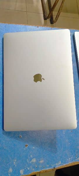 Mazy Kroo Apple MacBook Pro 2017 15"
 i7 3.1Gz
16GB
512G 5