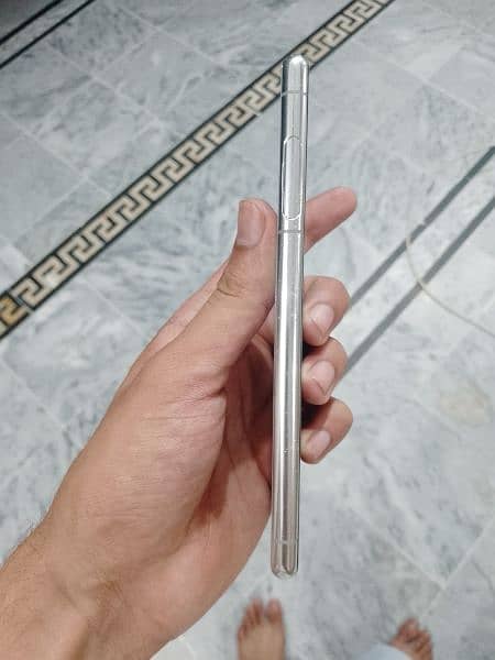 Sony Xperia 5 non PTA 64 GB 9/10 condition 2