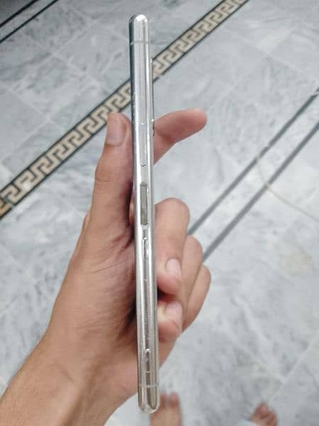 Sony Xperia 5 non PTA 64 GB 9/10 condition 3