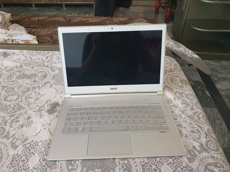 Acer Aspire S7-391 Ultrabook i5 3rd Gen FHD Touch Slim 1