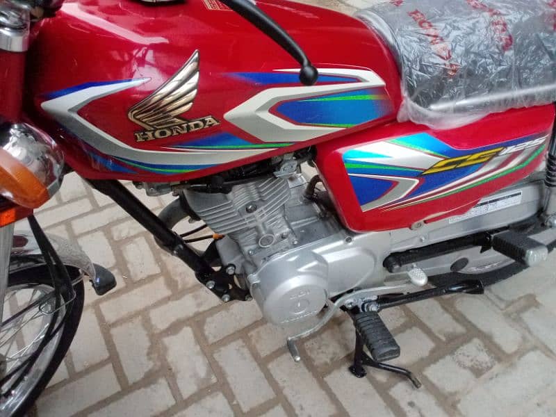 Honda 125 Karachi number 22 model 0