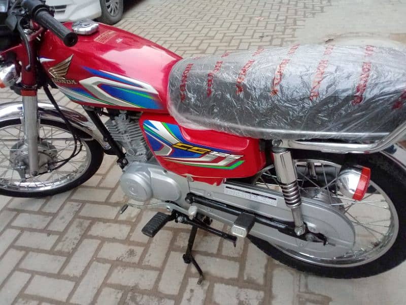 Honda 125 Karachi number 22 model 3