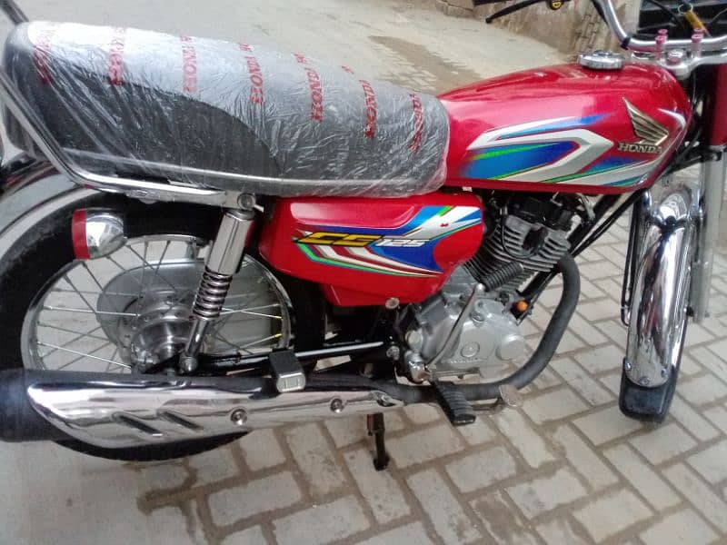 Honda 125 Karachi number 22 model 6