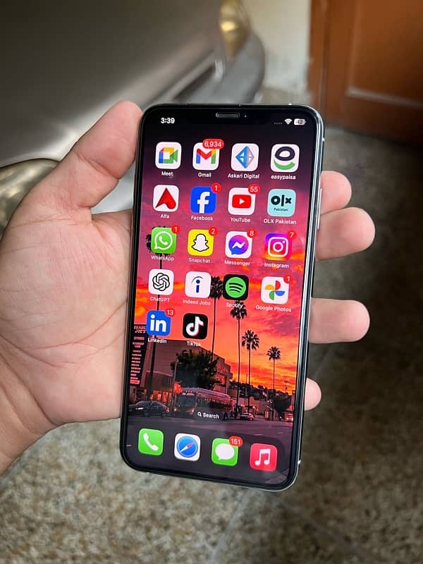 iphone xs max 256gb pta approved 7