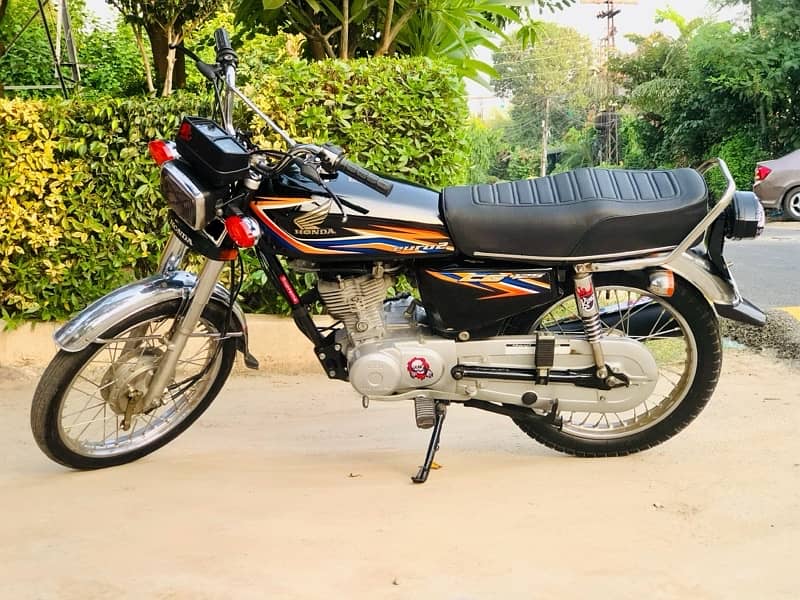 Honda CG 125 (2018 Model) Black Edition Up For Sale 4