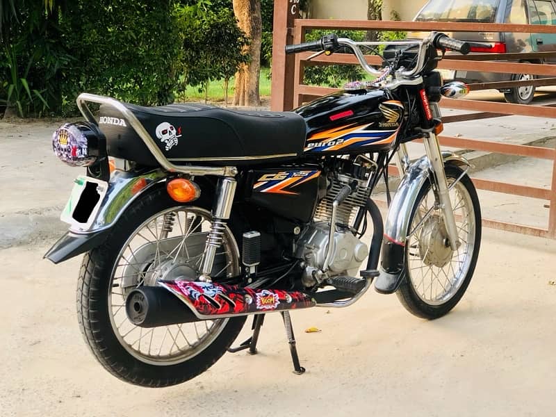 Honda CG 125 (2018 Model) Black Edition Up For Sale 8