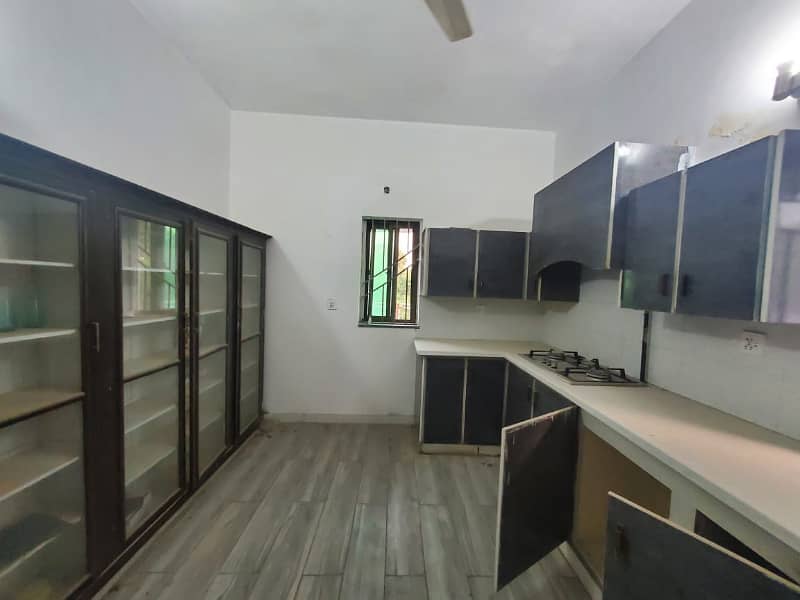 One Kanal Slighty Use Upper Portion Available For Rent in DHA Phase 3, Lahore Cantt 9