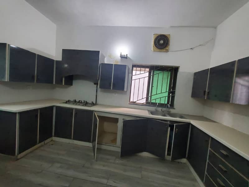 One Kanal Slighty Use Upper Portion Available For Rent in DHA Phase 3, Lahore Cantt 11