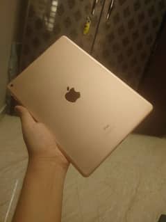 iPad 8 gen 128gb no fault with box (exchange possible