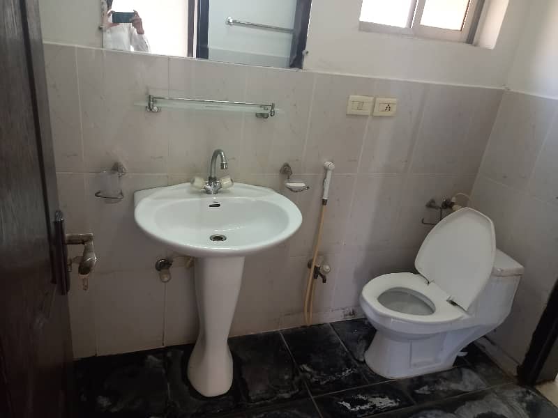 5 Marla 2 Bedroom attach bathroom Flat For Rent In Askari 11 9