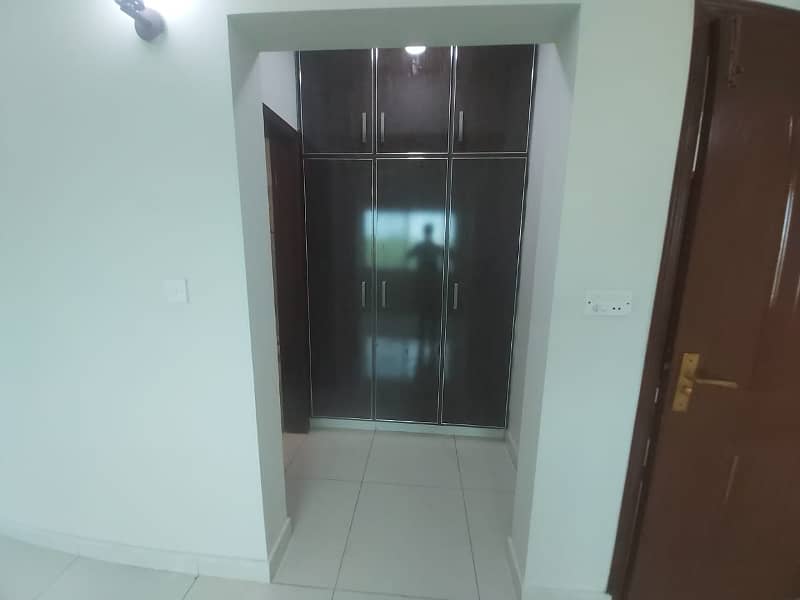 10 Marla Flat For Rent In Askari 11 Lahore 6