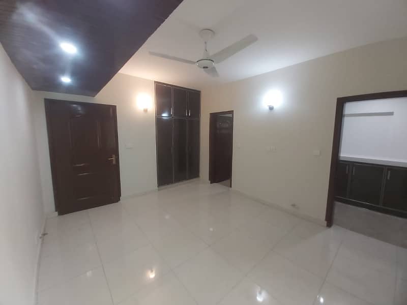 10 Marla Flat For Rent In Askari 11 Lahore 16