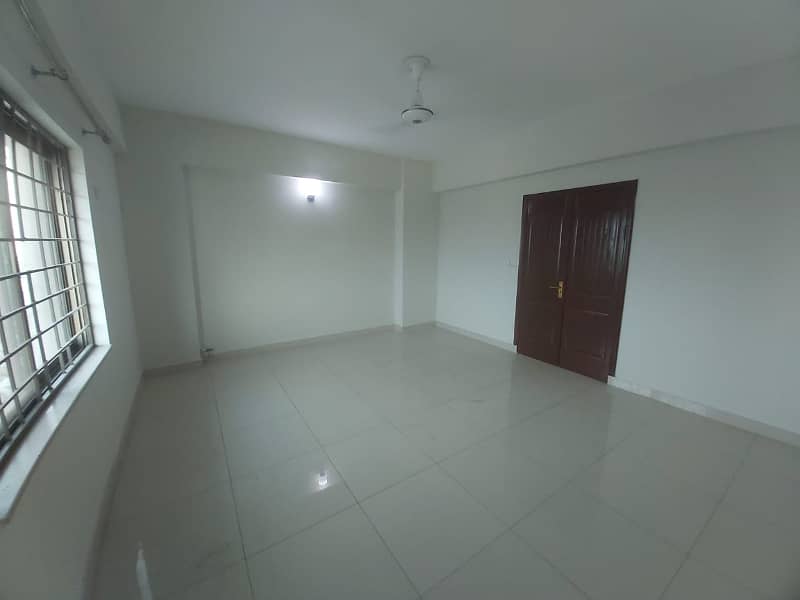 10 Marla Flat For Rent In Askari 11 Lahore 26