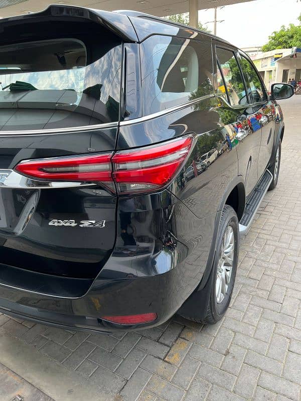 Toyota Fortuner 2021 4