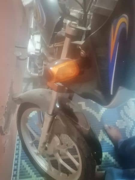 100cc bike good condition 10 10  call  whatsapp 03452887483 4