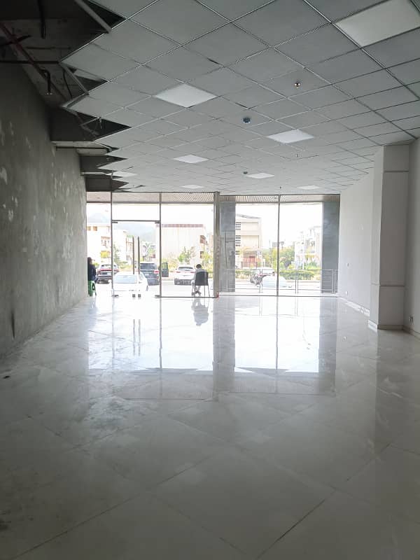 D12 Markaz Worth business LG floor front open 0