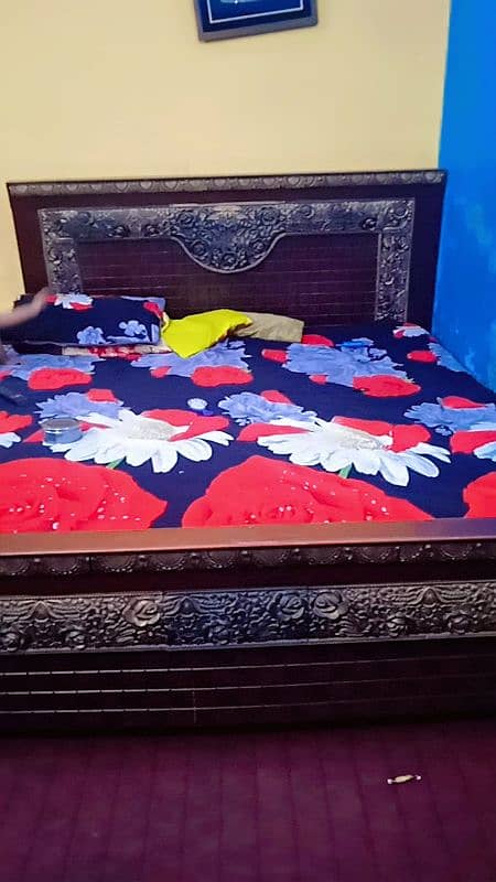 bed good condition with dressing tables 2