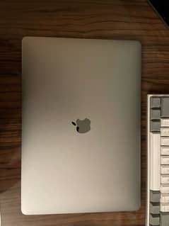 MACBOOK PRO 2018 15INCH 0