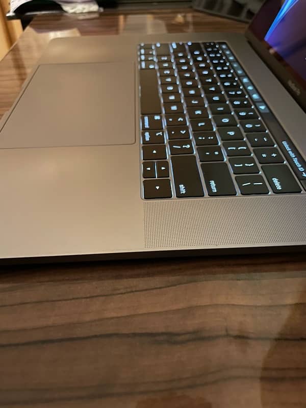 MACBOOK PRO 2018 15INCH 3