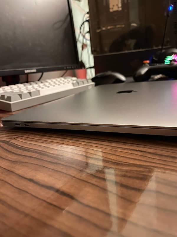 MACBOOK PRO 2018 15INCH 8