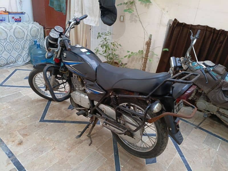 Suzuki GS 150 MODEL 2017 1