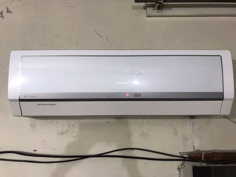 gree ac good condition 1.5 ton working properly 0