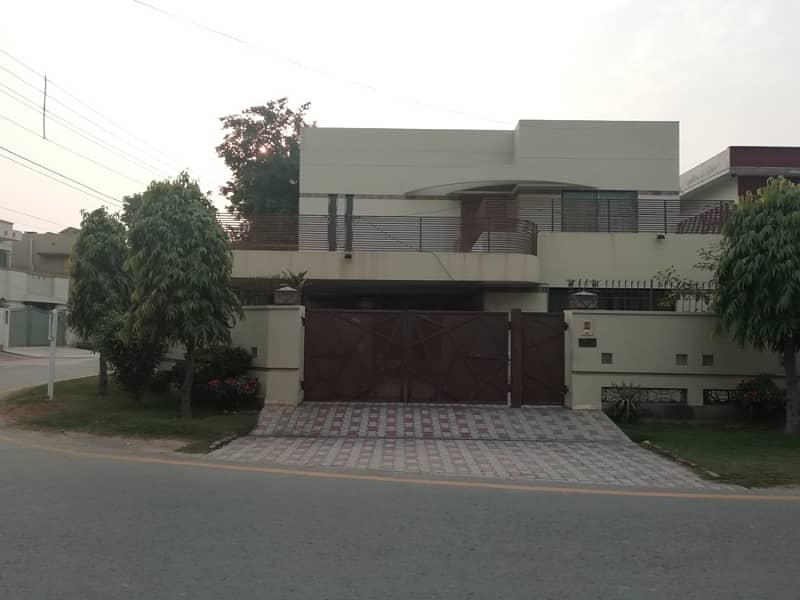 1Kanal Stylish Beautiful House Available For Sale DHA Phase 1 0