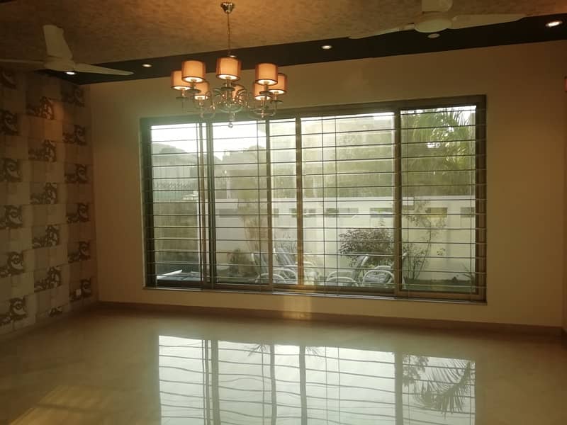 1Kanal Stylish Beautiful House Available For Sale DHA Phase 1 2