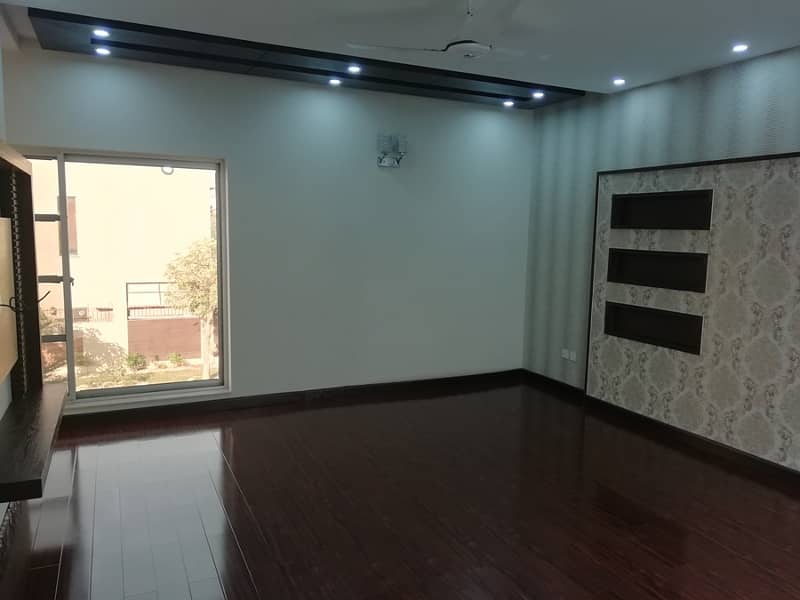 1Kanal Stylish Beautiful House Available For Sale DHA Phase 1 7