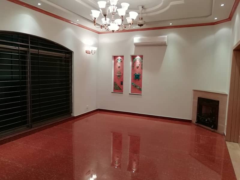 1Kanal Stylish Beautiful House Available For Sale DHA Phase 1 8