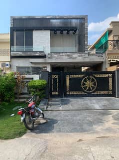 10 Marla Fully Renovated Bungalow On Top Location For Sale In DHA Phase 8 Lahore