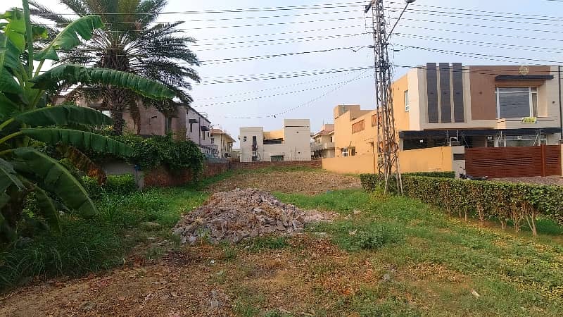 1 Kanal Top Location Plot No- 03 Block Z Phase 3 DHA Lahore For Urgent Sale 2