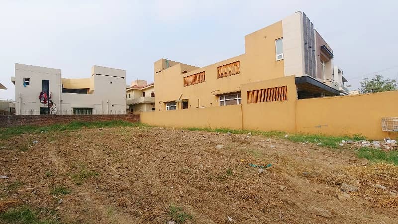 1 Kanal Top Location Plot No- 03 Block Z Phase 3 DHA Lahore For Urgent Sale 8