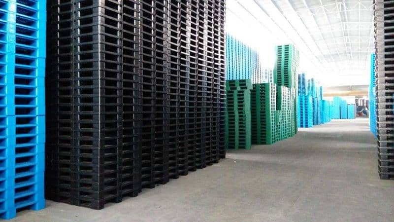 Plastic Pallets | New & used pallets | Industrial Storage Pallet stock 0