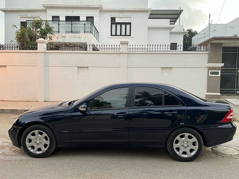 Mercedes C Class 2005 c180 compressor top of the line just like new 4