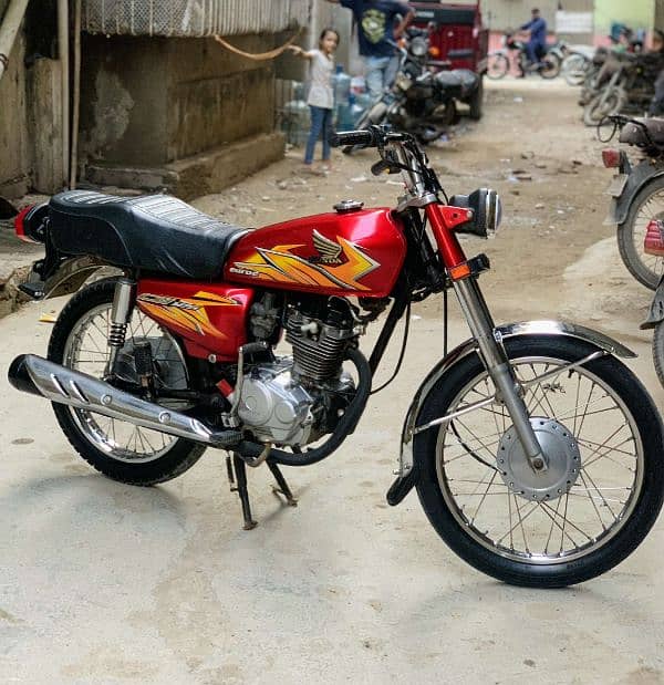 Honda 125 2016 karachi number mint condition 0