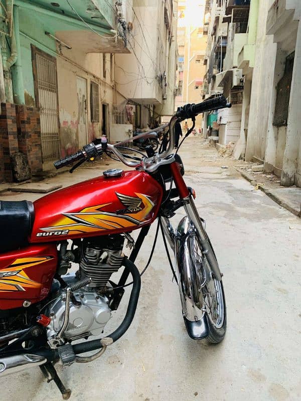 Honda 125 2016 karachi number mint condition 1