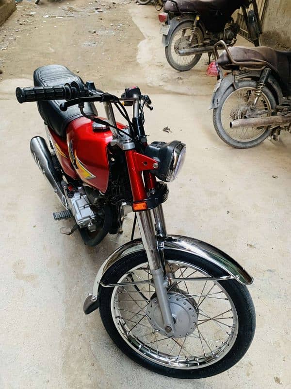 Honda 125 2016 karachi number mint condition 5