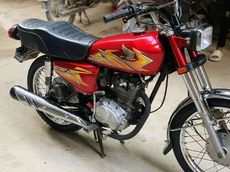 Honda 125 2016 karachi number mint condition 7