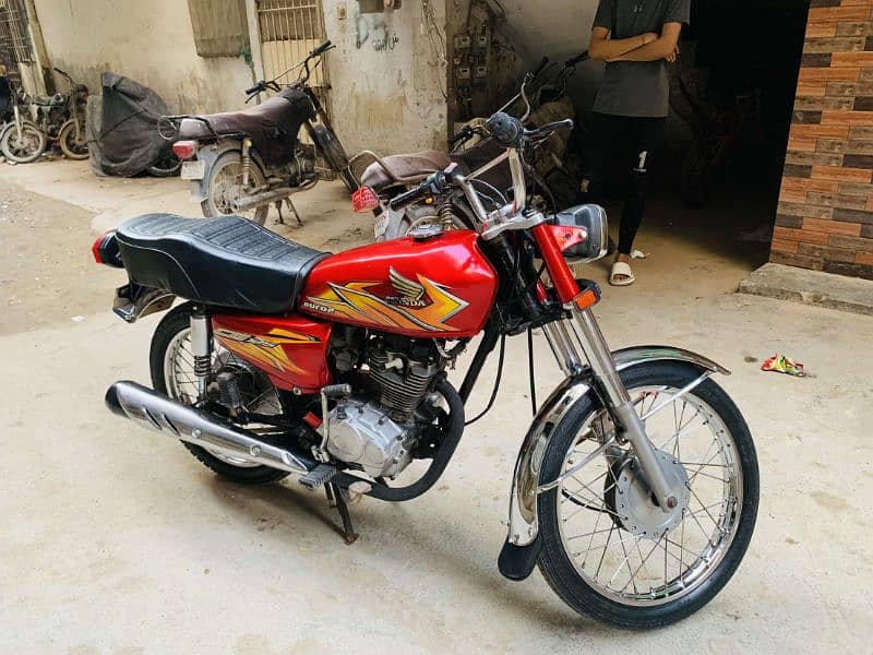 Honda 125 2016 karachi number mint condition 9